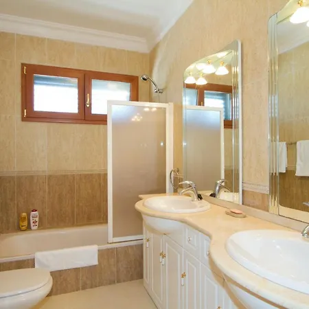 Cosy Lanzarote 3 Bedrooms Heated Pool Honey Villa *
